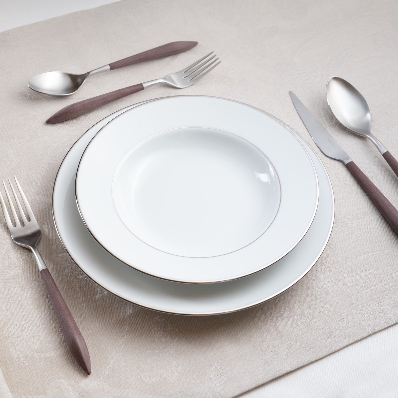 公式> ブガッティ BUGATTI| アレス ブラウン デザートフォーク