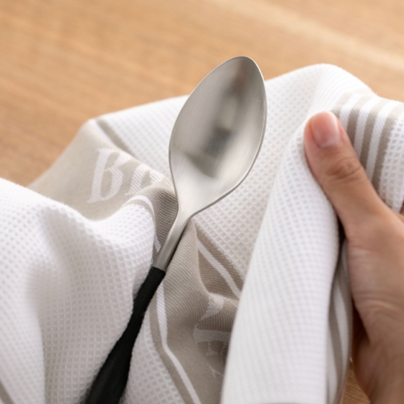 公式> ブガッティ BUGATTI| アレス ブラック デザート/フルーツ