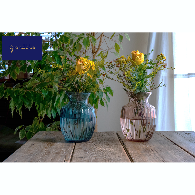 グランドブルーのフラワーベース | 透明感のある花瓶 – cornes online shop グランドブルーのフラワーベース | 透明感のある花瓶 – cornes online shop